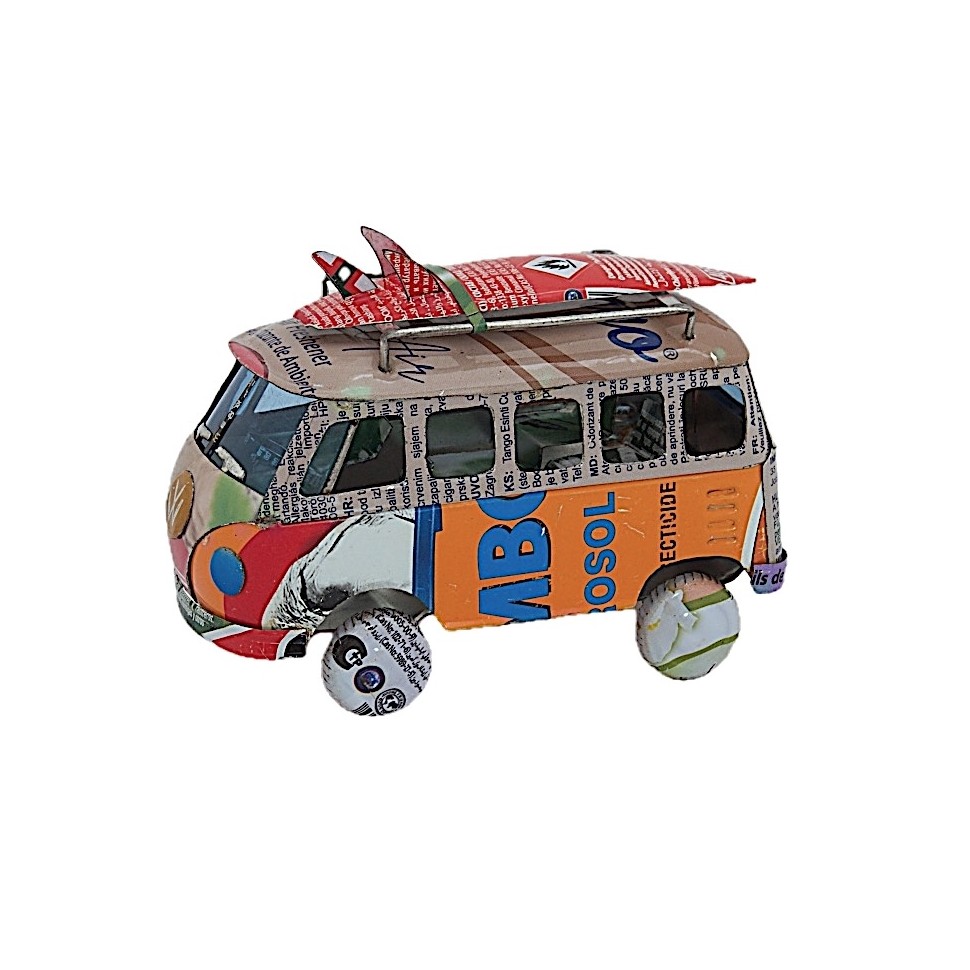 Van combi VW avec surf canettes recyclées