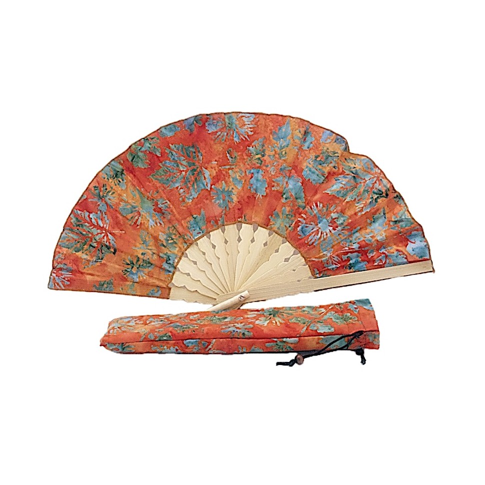 Eventail multicolore dans son étu