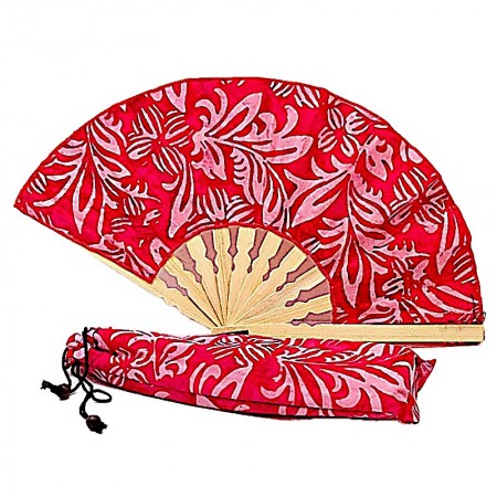 Eventail rose dans son étui