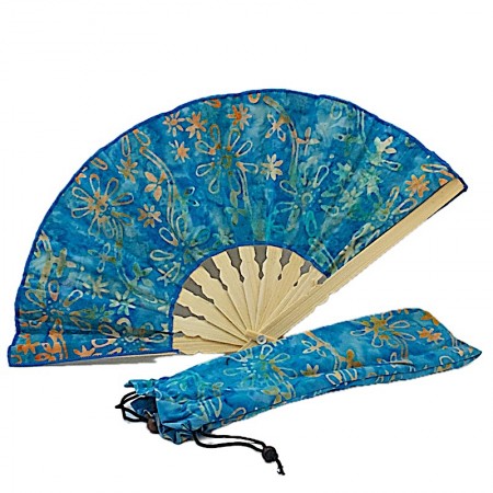 Eventail bleu turquoise dans son étui