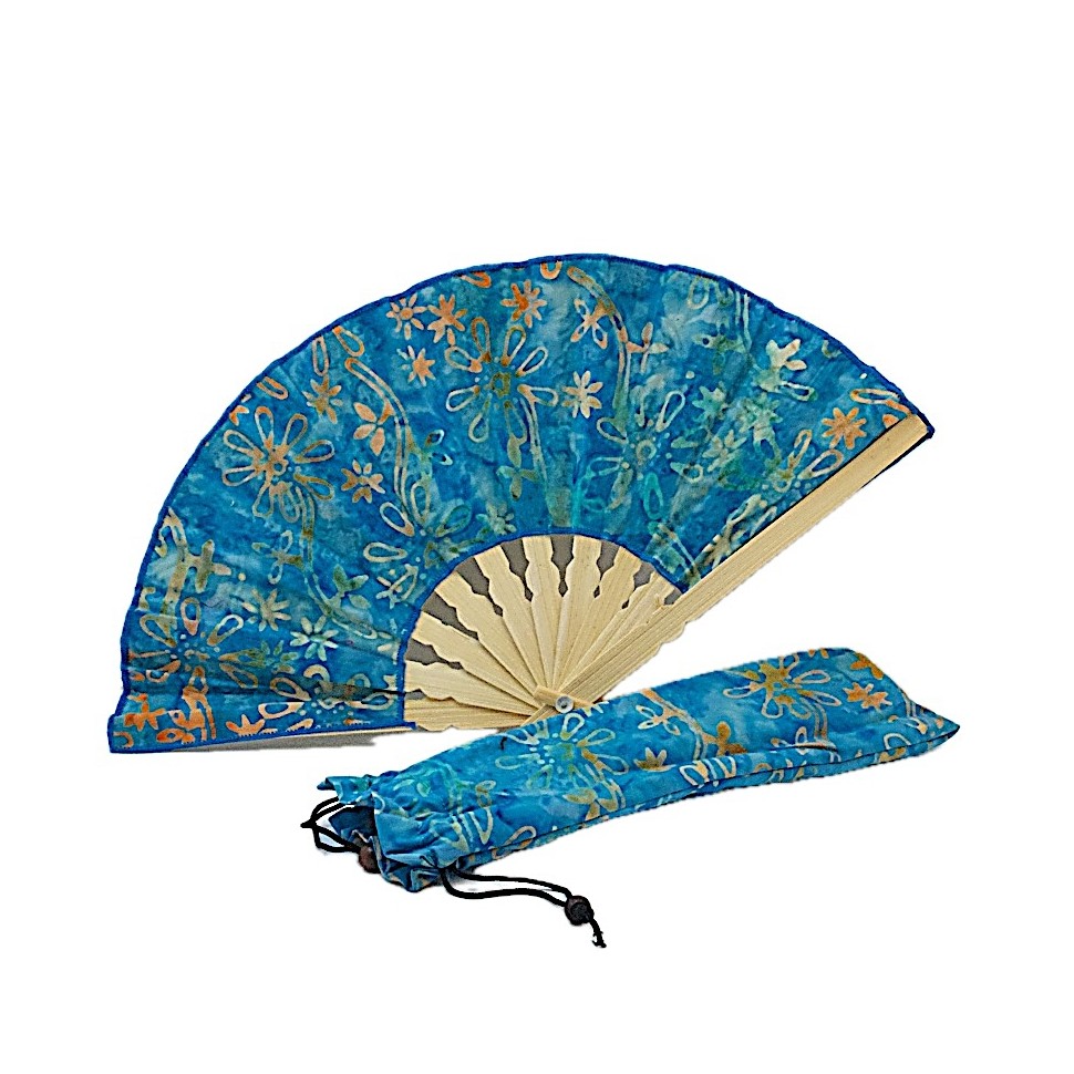 Eventail bleu turquoise dans son étui