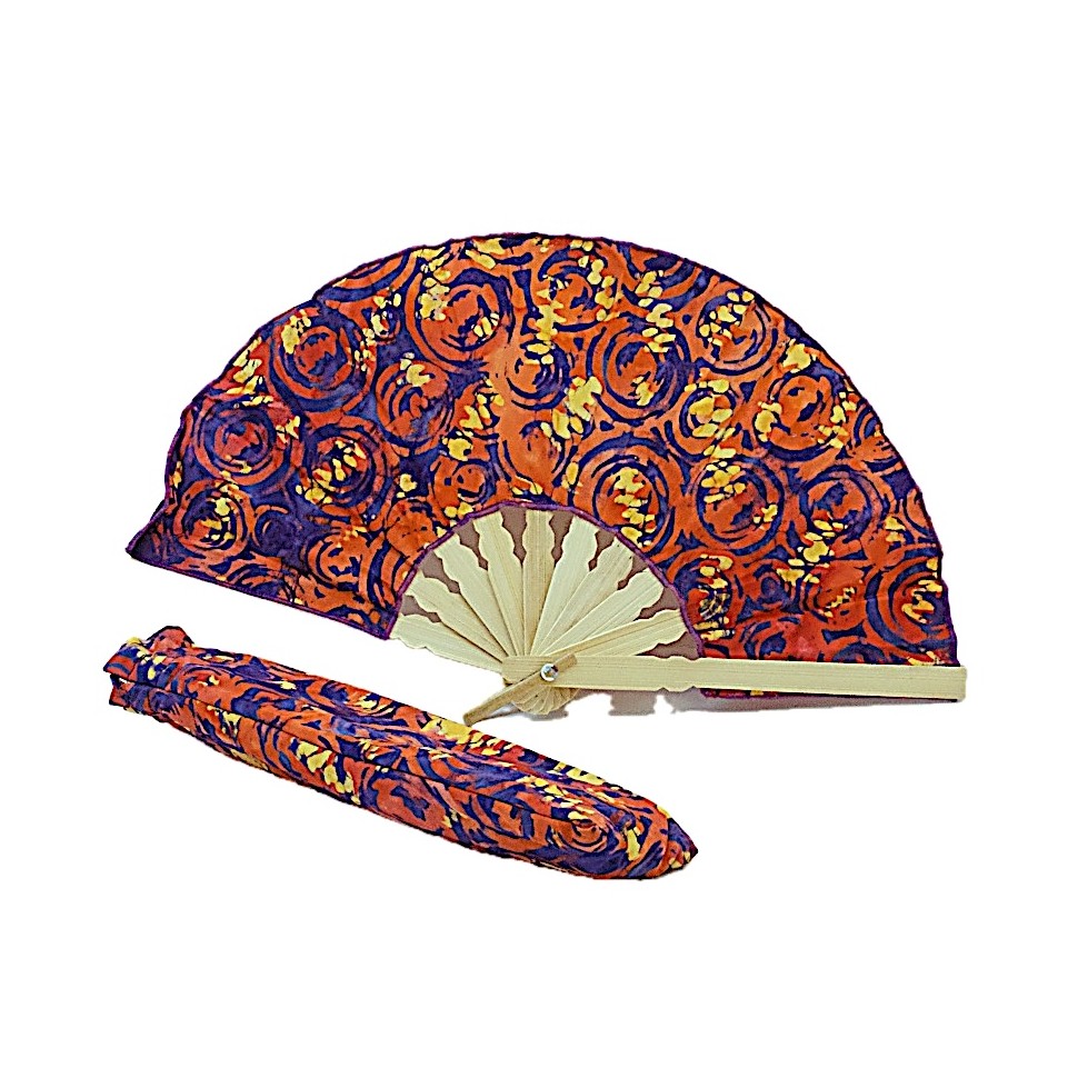 Eventail orange dans son étui