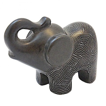 Eléphant gris trompe en l'air en saponite