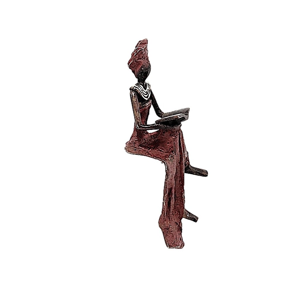 Statue bronze femme assise lisant en rouge