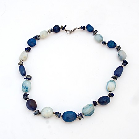 Collier en lapis lazuli et laiton