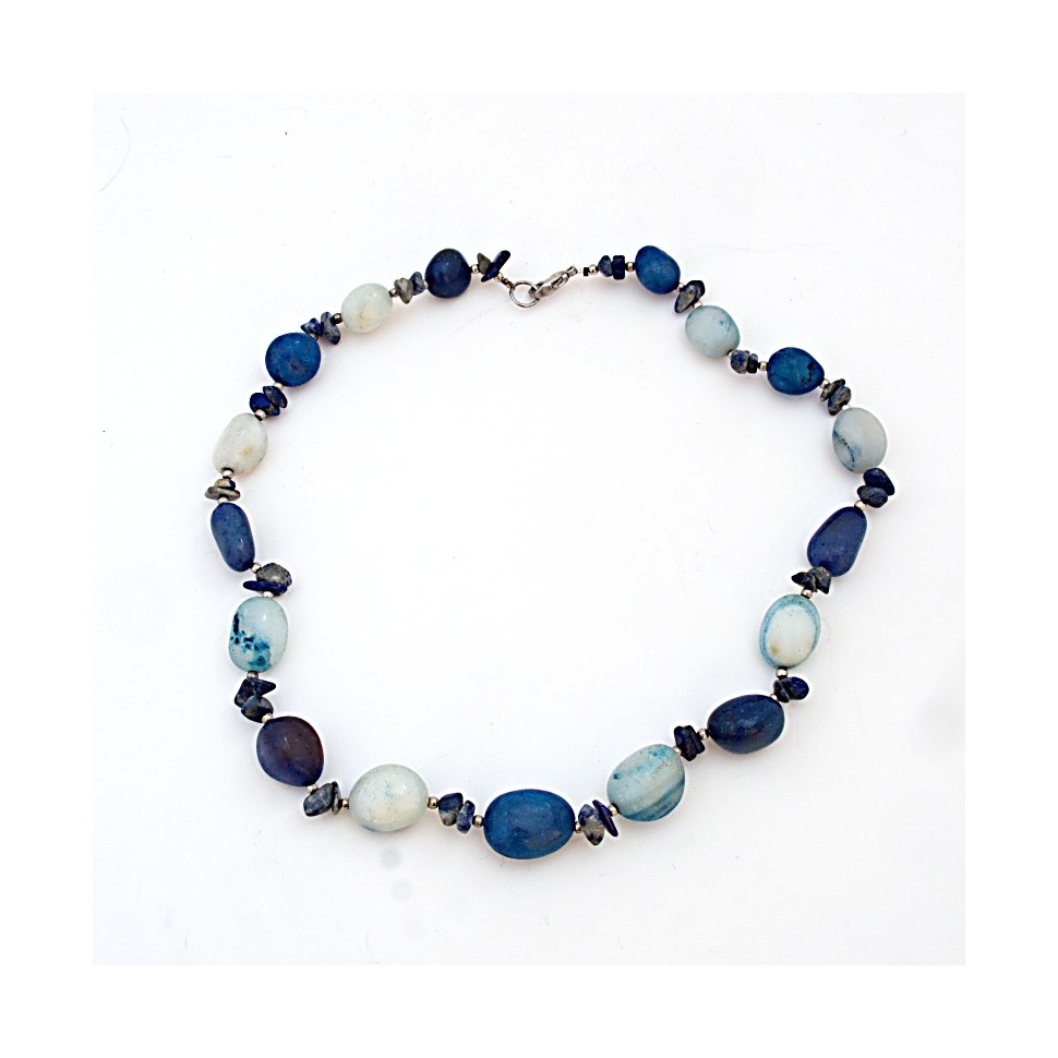 Collier en lapis lazuli et laiton