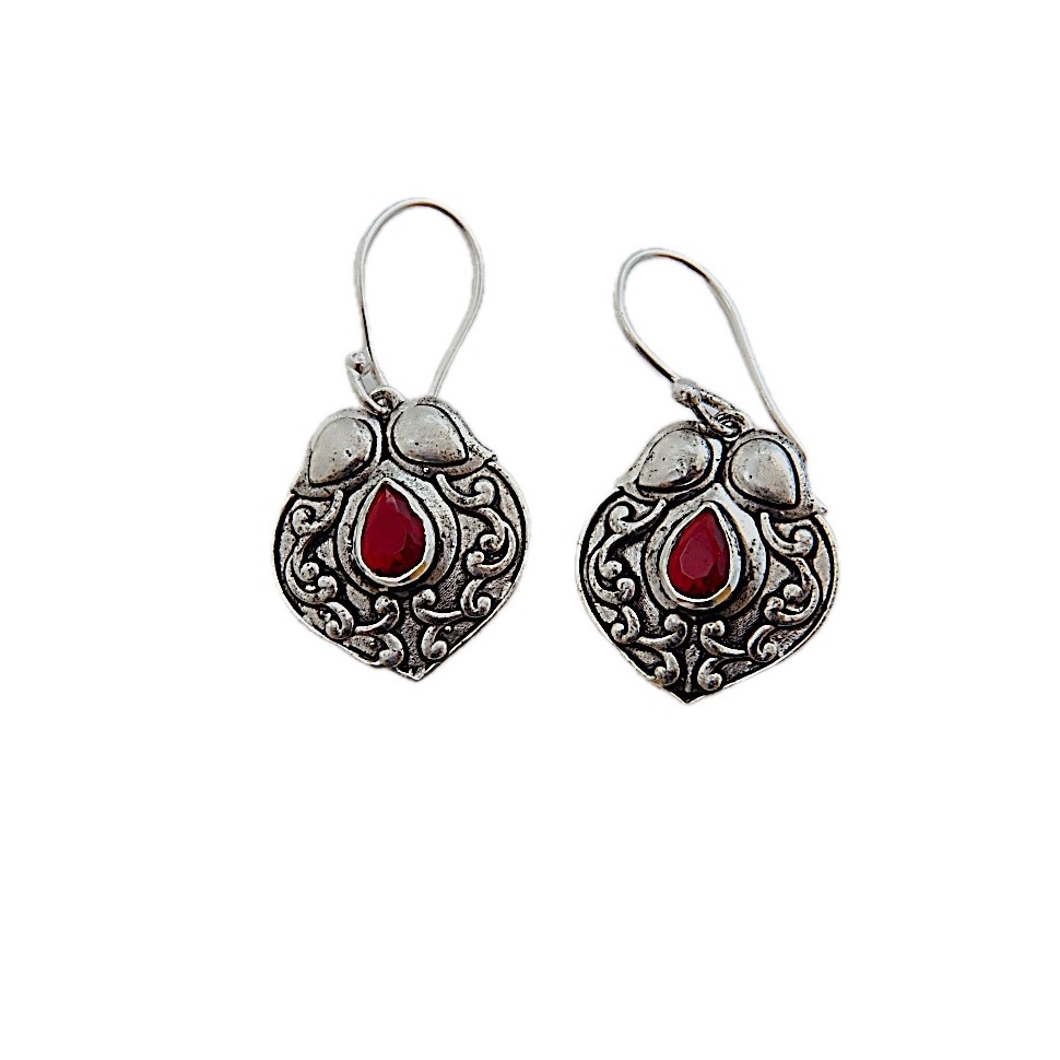Boucles d'oreilles laiton argenté et pierre rouge