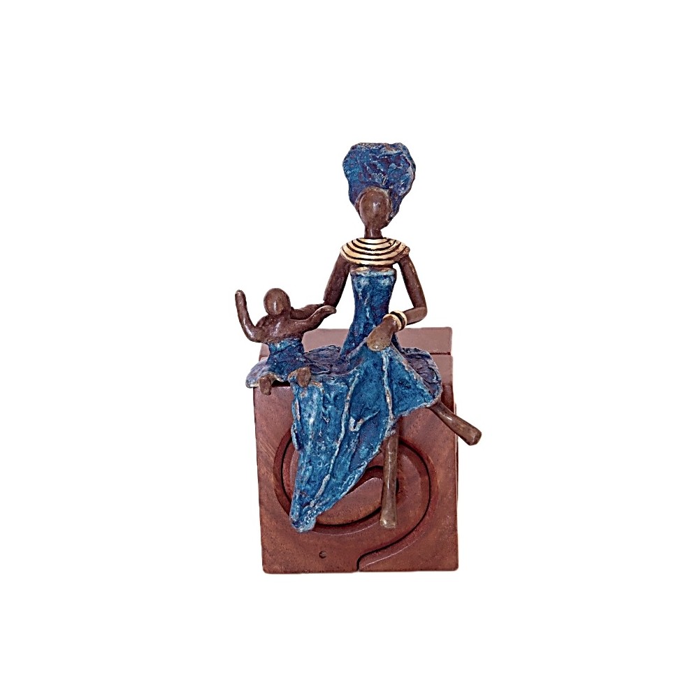 Statue bronze femme assise avec enfant en bleu