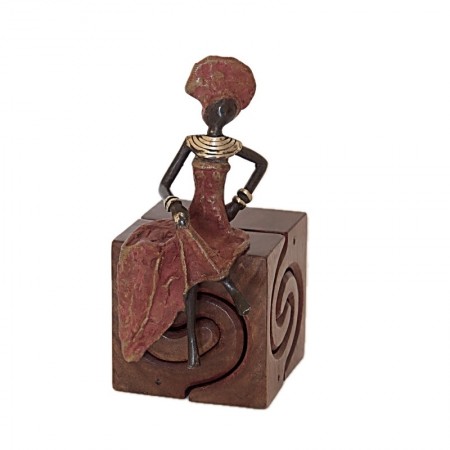 Statue bronze femme assise en rouge