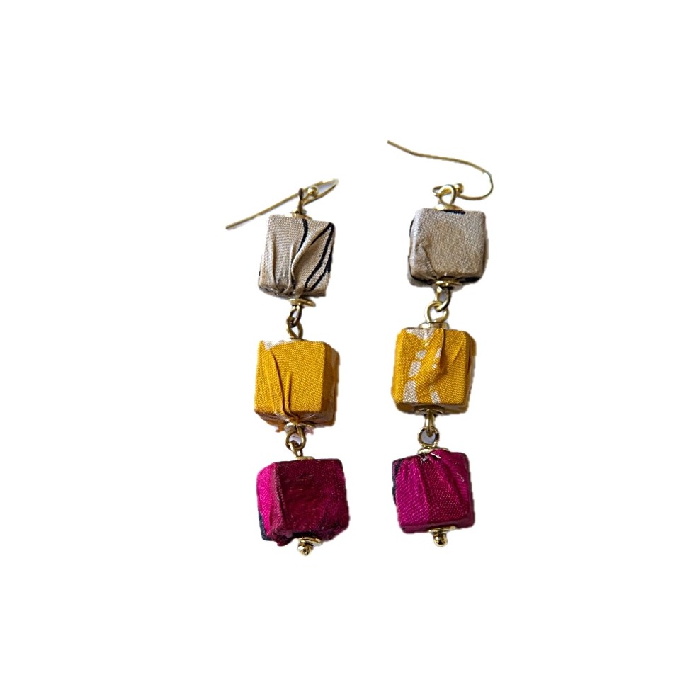 Boucles d'oreilles 3 cubes sari recyclé