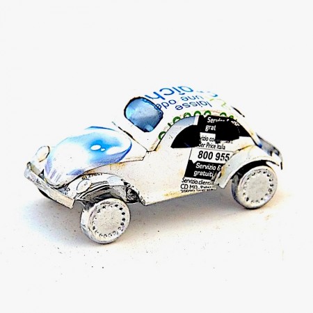 Voiture VW coccinelle canettes recyclées