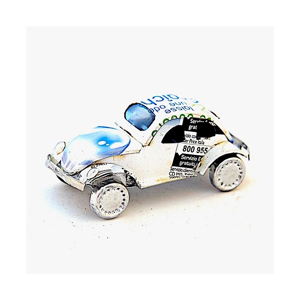 Voiture VW coccinelle canettes recyclées
