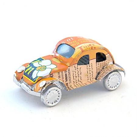 Voiture VW coccinelle canettes recyclées