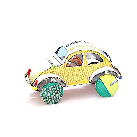 Voiture VW coccinelle canettes recyclées