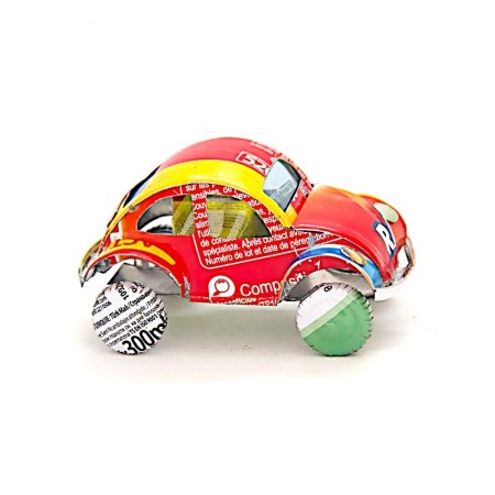 Voiture VW coccinelle canettes recyclées