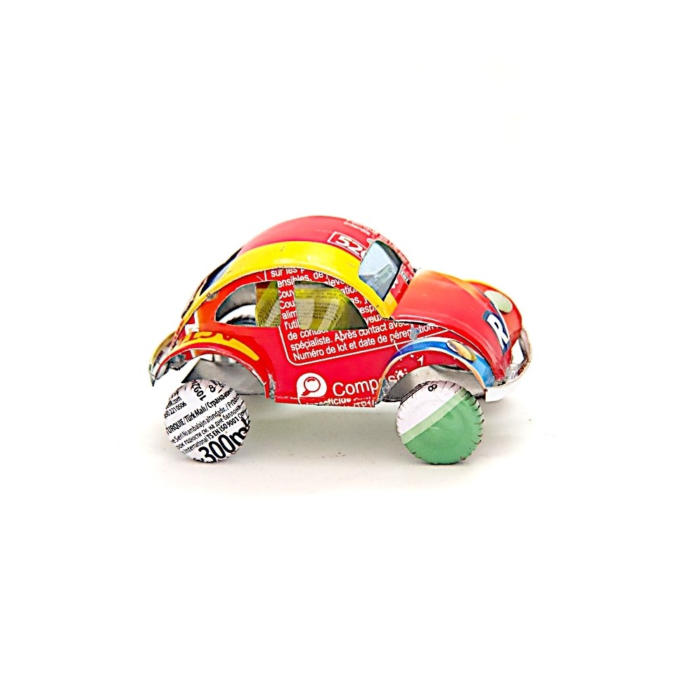 Voiture VW coccinelle canettes recyclées