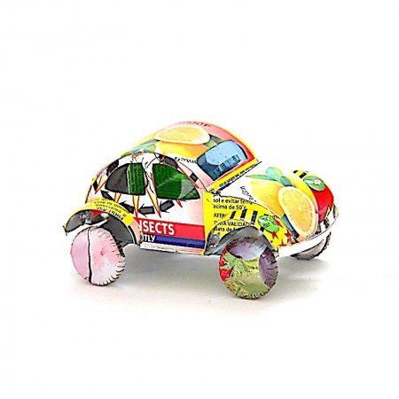 Voiture VW coccinelle canettes recyclées