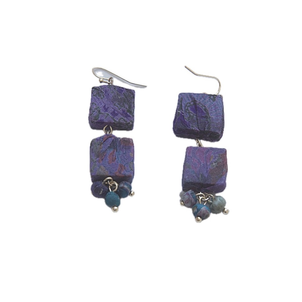 Boucles d'oreilles carrés et perles sari recyclé
